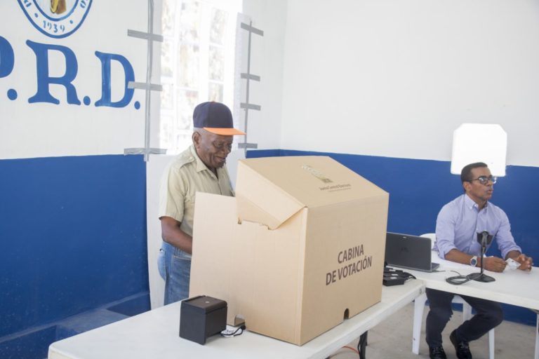 JCE presta asistencia técnica a 14 partidos políticos en sus convenciones nacionales