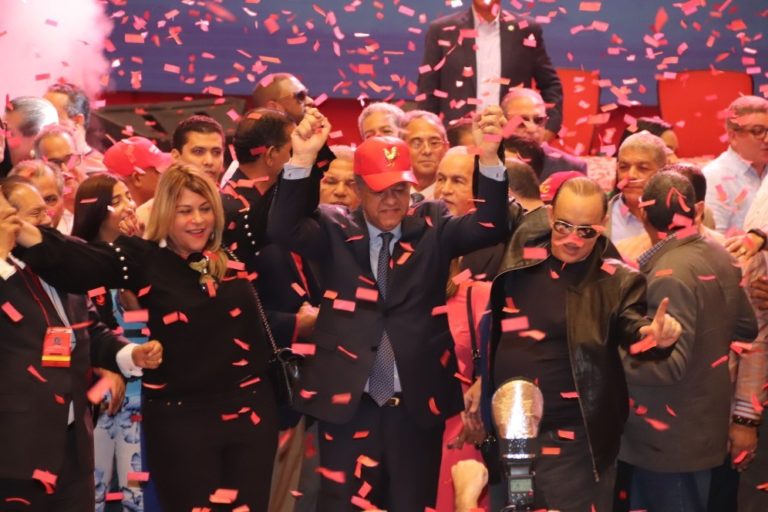 Reformistas proclaman a Leonel Fernández como su candidato presidencial para 2020