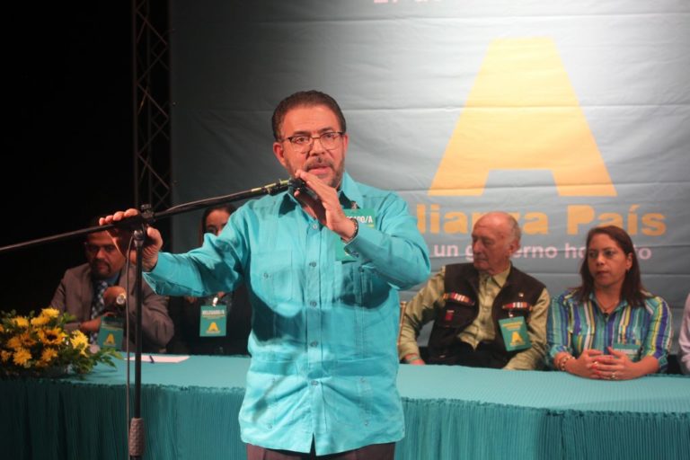 Alianza País proclama a Guillermo Moreno como su candidato presidencial para elecciones 2020