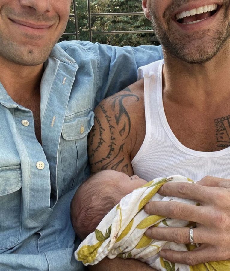 Ricky Martin es papá otra vez, presenta a su cuarto hijo