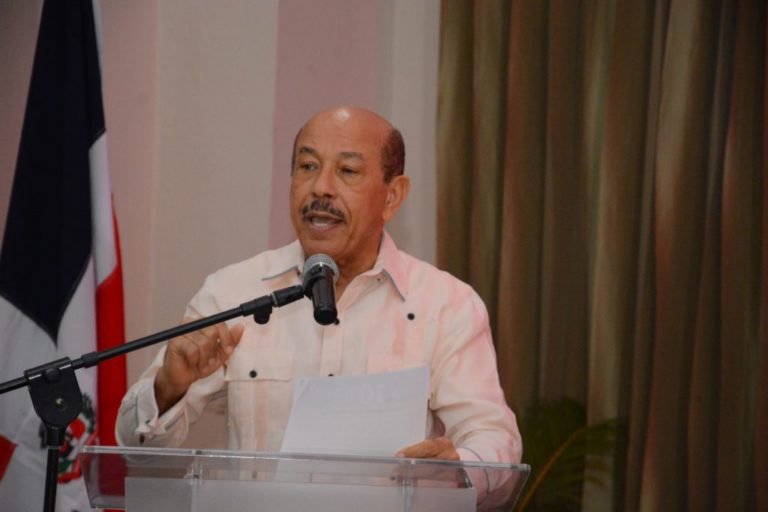 El Comité Central juramenta a Temístocles Montás como presidente interino del PLD