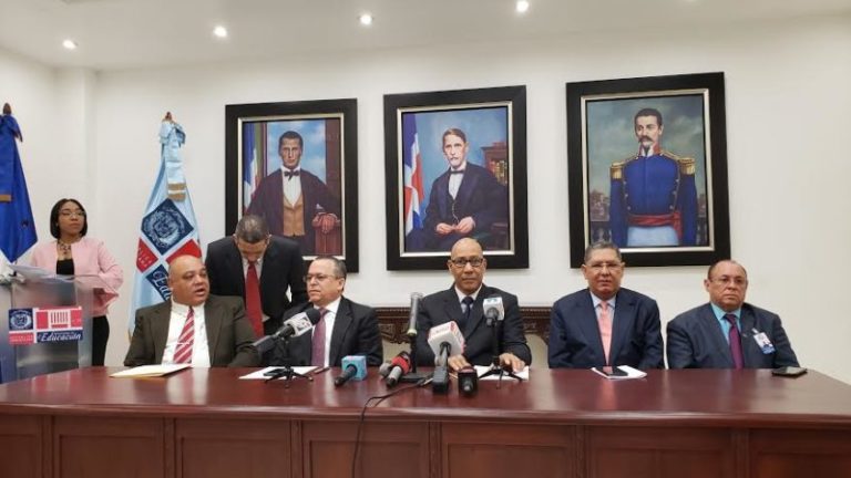 Ministerio de Educación realizará concurso Embellece tu Escuela en Navidad en todos los centros educativos, utilizando materiales reciclables