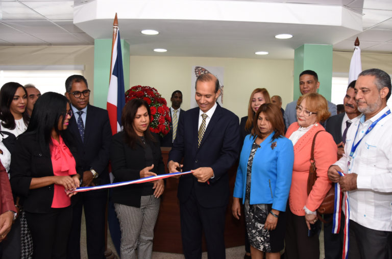Ministro de Trabajo deja reinaugurada representación local de “Santo Domingo Este”