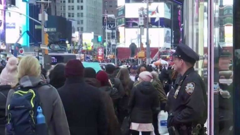 Falsa amenaza de bomba en Times Square pone a Nueva York en alerta máxima