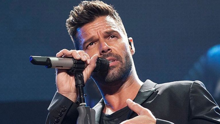 Ricky Martin debuta como animador en la ceremonia del Grammy Latino