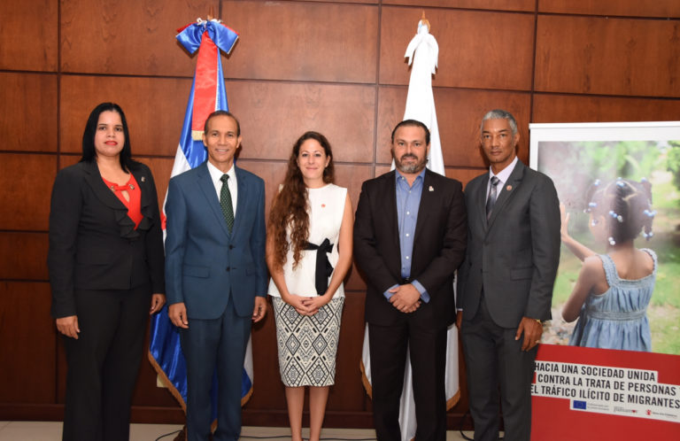 Ministerio de Trabajo firma acuerdo interinstitucional con la Fundación para el Desarrollo Comunitario Save The Children Dominicana