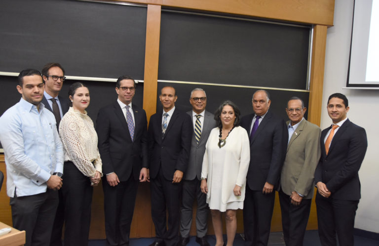 Ministro de Trabajo diserta en lanzamiento de investigación “El Futuro del Trabajo en la República Dominicana”