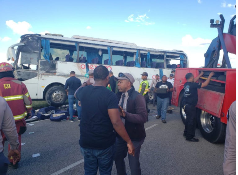 Rápido trabajo de instituciones permite rescate inmediato de afectados en accidente de tránsito