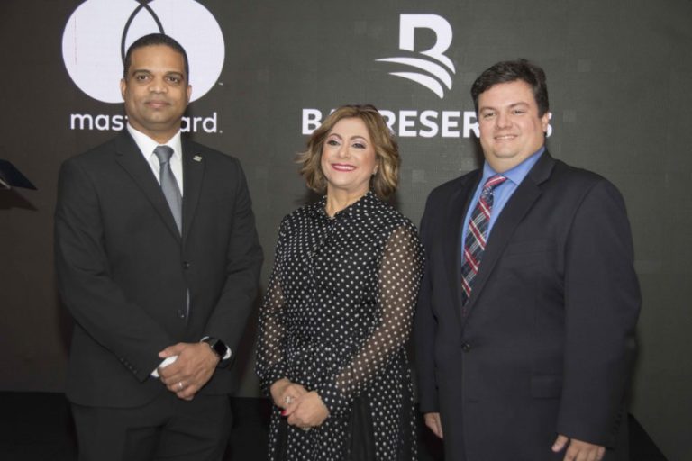 Presentan nueva tarjeta Mastercard Black Banreservas