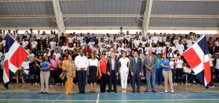 Ministerio de Educación y Oficina de las Naciones Unidas certifican a 490 estudiantes participantes del programa de prevención Juega Vive