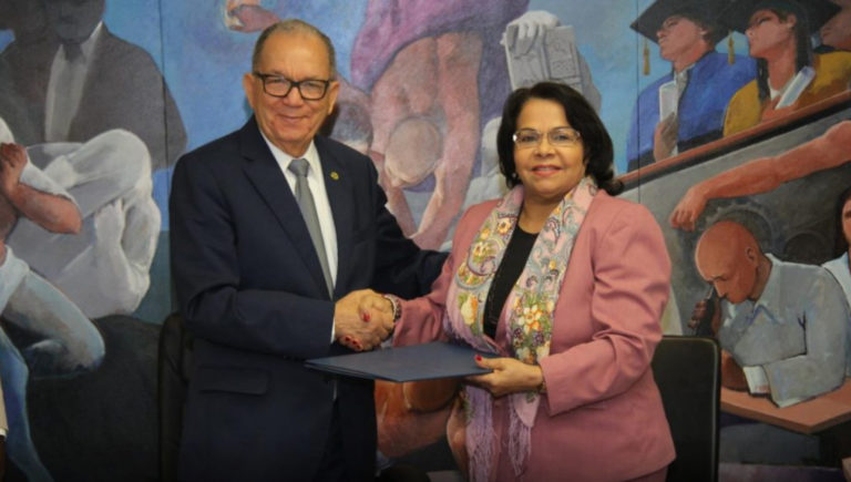 UASD e Idecoop firman convenio para ejecutar programas académicos