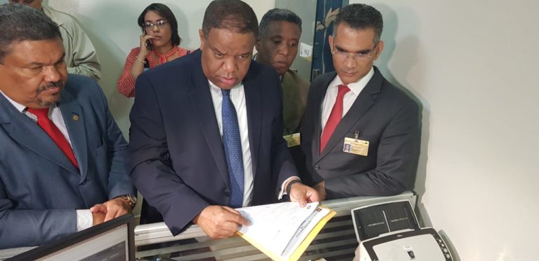 PAL deposita ante la JCE alianzas a nivel municipal y lleva 70 candidaturas en igual número de demarcaciones