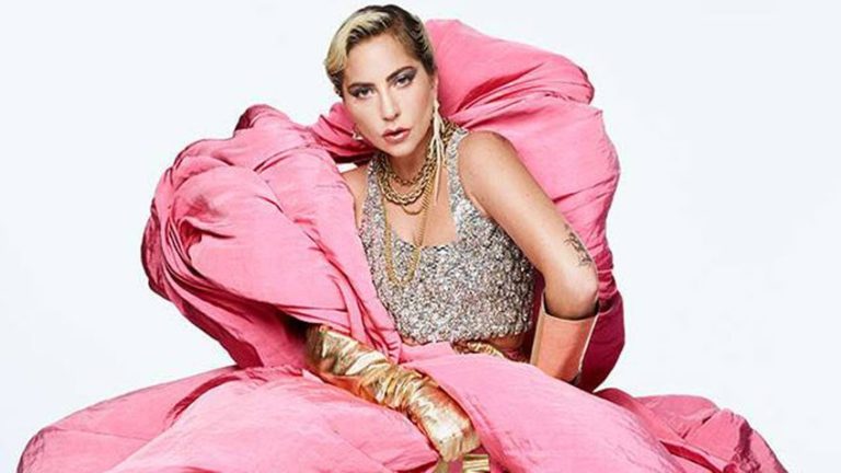 Lady Gaga sorprende en la portada de la revista Elle USA