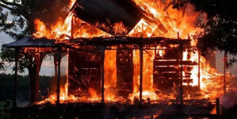 Dos niñas y un adulto mueren calcinados en su vivienda en La Raqueta, Barahona