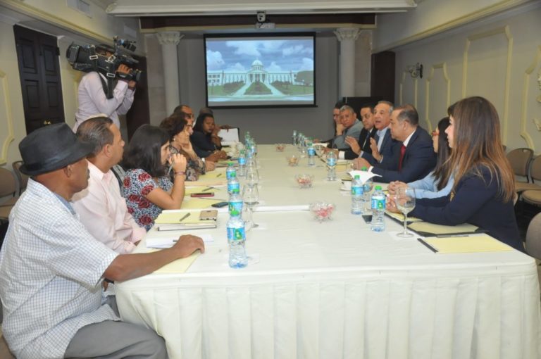 Gobierno crea comisión técnica buscará alternativas a reclamos de campesinos de El Seibo