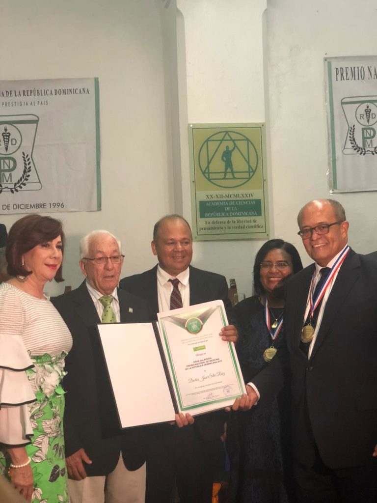 Academia de Ciencias otorga Premio Nacional de Medicina al doctor José Silie Ruiz