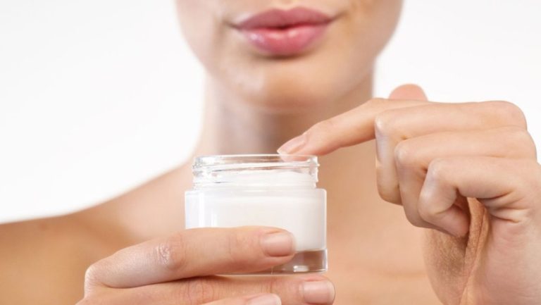 Una mujer queda con daños permanentes tras usar una crema para el rostro contaminada con mercurio