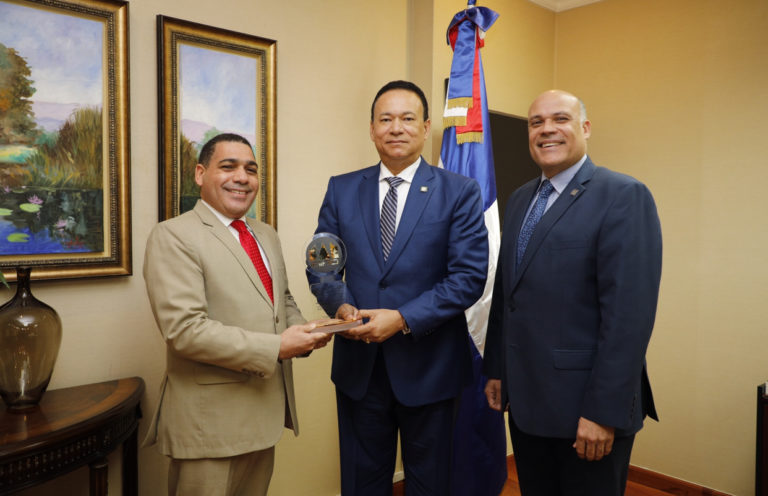 IAIRD distingue aportes de la Contraloría y del contralor Daniel Caamaño al fortalecimiento del Sistema de Control Interno