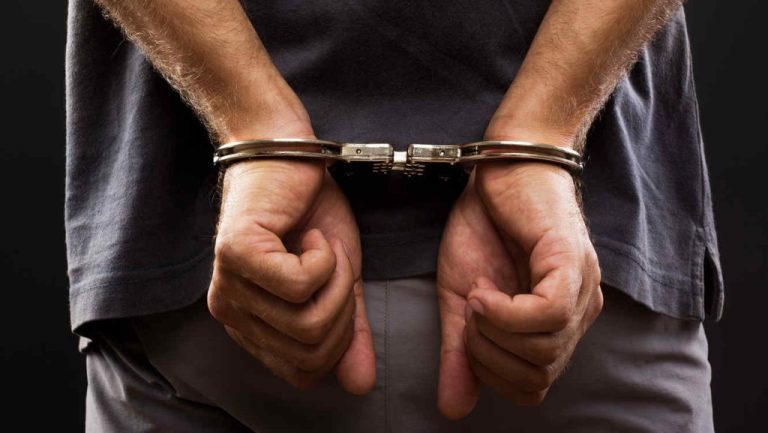 PN apresa hombre en pleno acto de violación sexual a una mujer en Dajabón