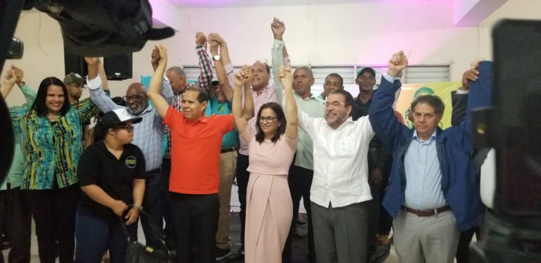 Alianza País presenta candidatos a la boleta municipal en Santo Domingo Oeste.
