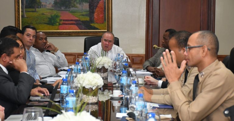 Comisión Bicameral estudia proyecto Ley de Comercio Marítimo escucha opiniones de diferentes entidades