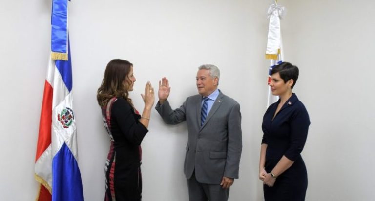 Juramentan nueva directora ejecutiva de Procompetencia