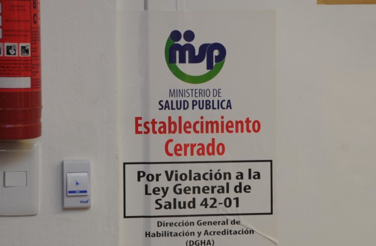Ordenan cierre temporal de centro estético por incumplir Ley General de Salud