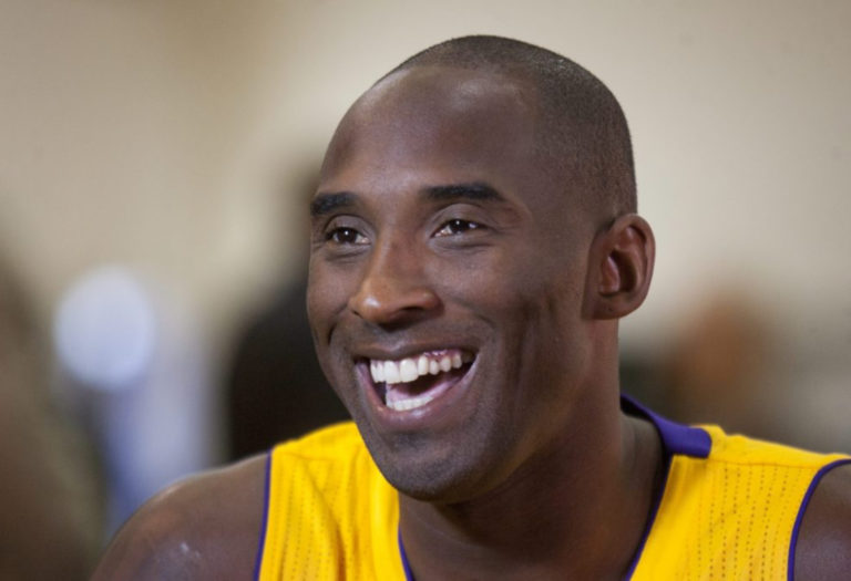 Bryant, leyenda de los Lakers, muere en accidente helicóptero en Los Ángeles