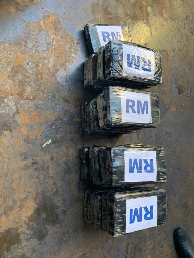 DNCD decomisa 21 paquetes de cocaína en muelle de Haina