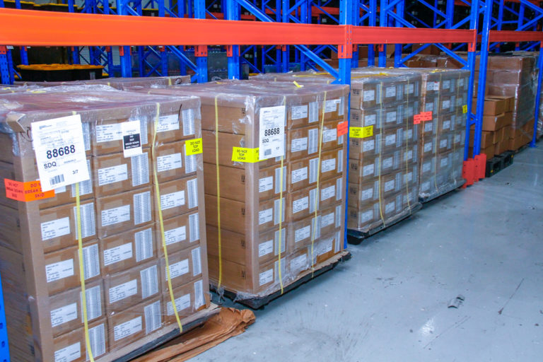JCE recibe en almacén 11,350 lectores de huellas y otros equipos para elecciones municipales febrero 2020