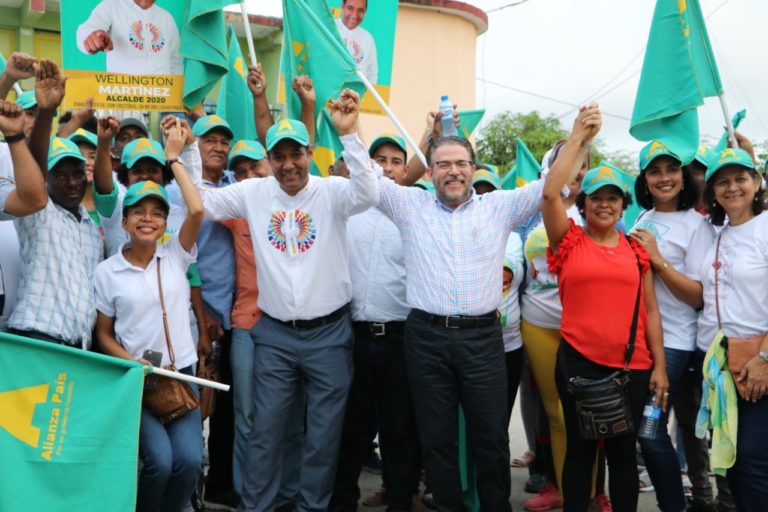 Guillermo Moreno encabeza recorrido con candidatos municipales en San Cristóbal.