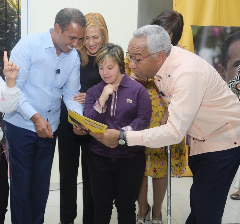 Domingo Contreras creará programas en favor de las personas con discapacidad