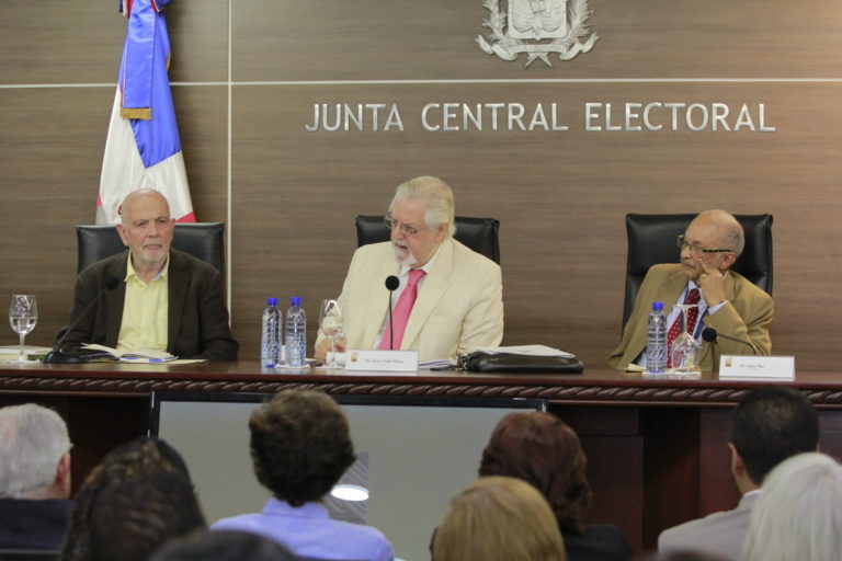 EFEC presenta “Conferencia sobre Elecciones en el Marco de la Democracia”