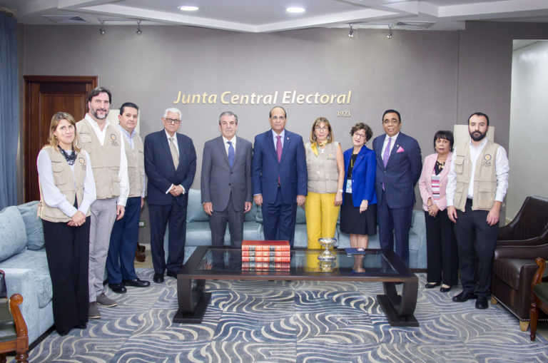 Pleno JCE recibe a representantes de Misión de Observación Electoral de OEA