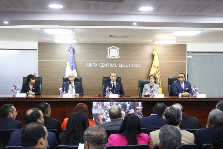 Pleno JCE celebra Audiencia Pública para tratar montaje de Elecciones Extraordinarias Municipales; dispone extensión de plazos para alianzas a inscripción de candidaturas presidenciales y congresuales