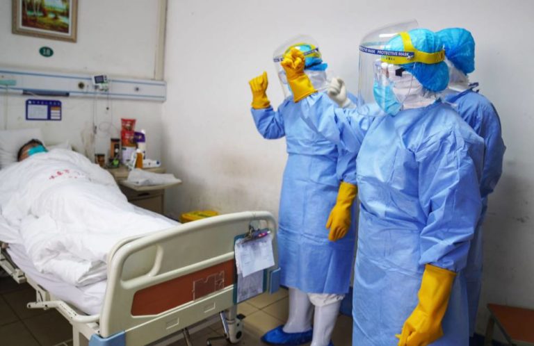 Crece la ira en China sobre cómo se gestó la epidemia de coronavirus