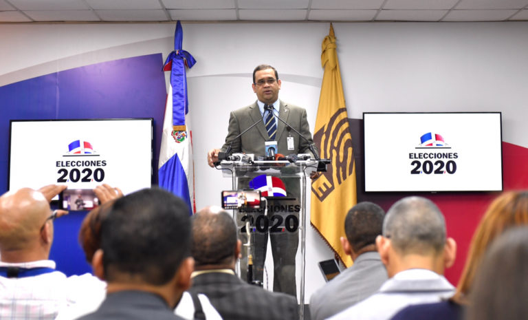 JCE informa material electoral ya se encuentra en todos los municipios; observadores para elecciones municipales continúan llegando hoy