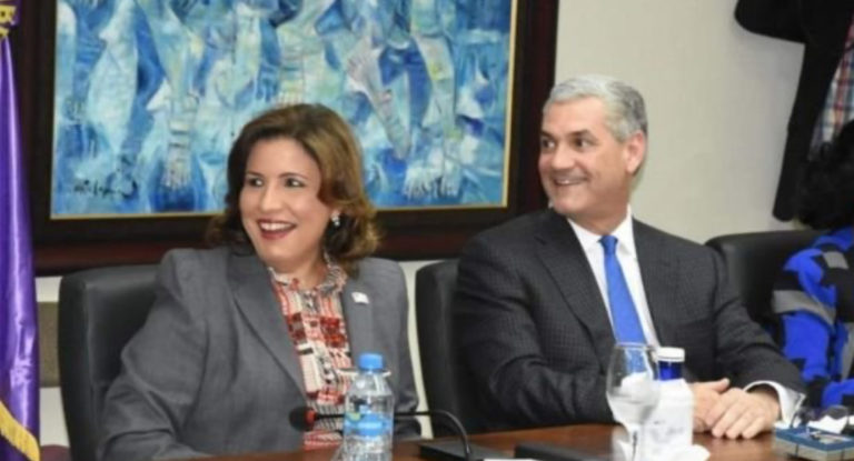 Gonzalo Castillo elige a Margarita Cedeño como su candidata vicepresidencial