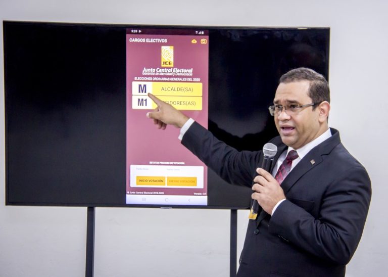 JCE presenta actualizaciones y mejoras del sistema de Voto Automatizado para Elecciones Municipales; presenta también aplicación celular para Voto Manual