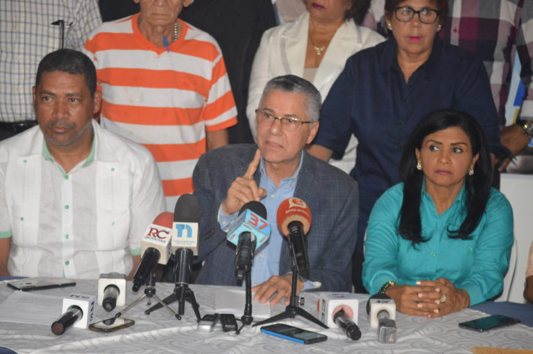 Manuel Jiménez exige cancelación inmediata del coronel Saturnino de León por acciones violentas contra dirigentes de su campaña.