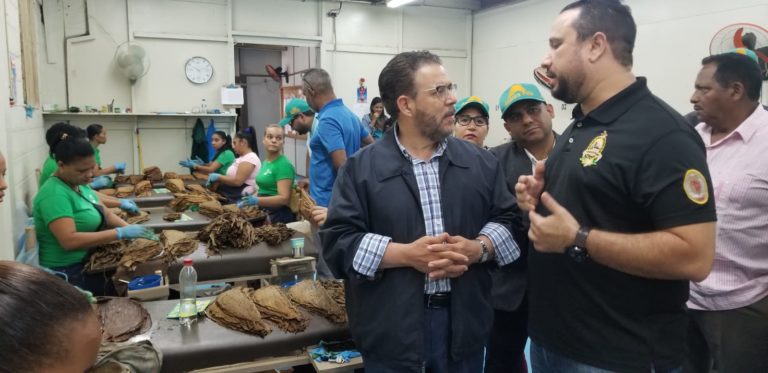 Guillermo Moreno:   «Urge una política de Estado para el impulso producción nacional tabacalera»