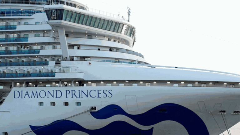 Trasladan del crucero varado en Japón a un hospital al argentino que contrajo coronavirus