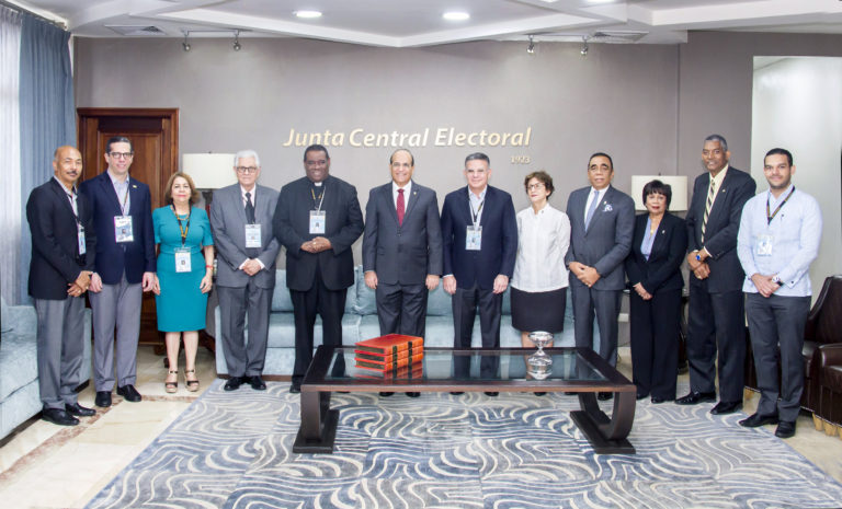 Pleno JCE recibe a la Comisión de Acompañamiento designada en el diálogo nacional del Consejo Económico y Social