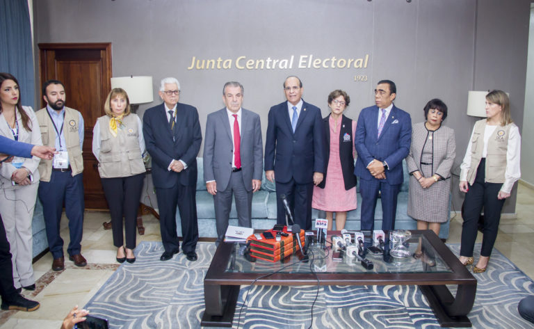 Pleno JCE recibe a Misión de Observación Electoral de OEA para Elecciones Extraordinarias Municipales