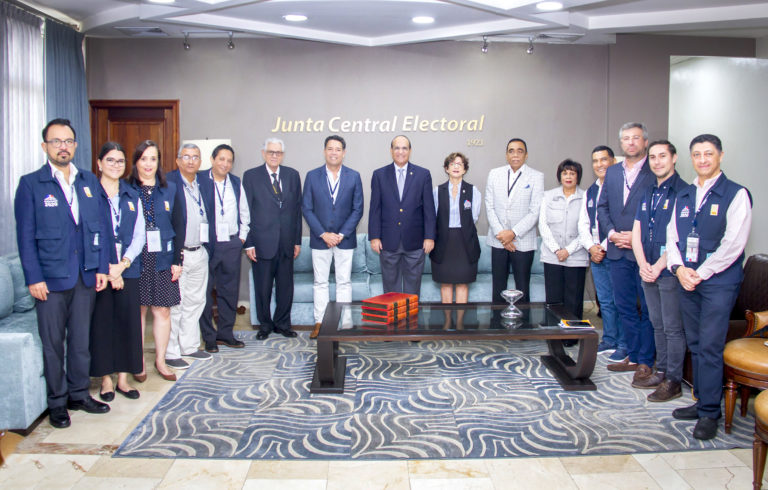 Pleno JCE recibe a Misión de Observación Electoral de UNIORE para Elecciones Extraordinarias Municipales