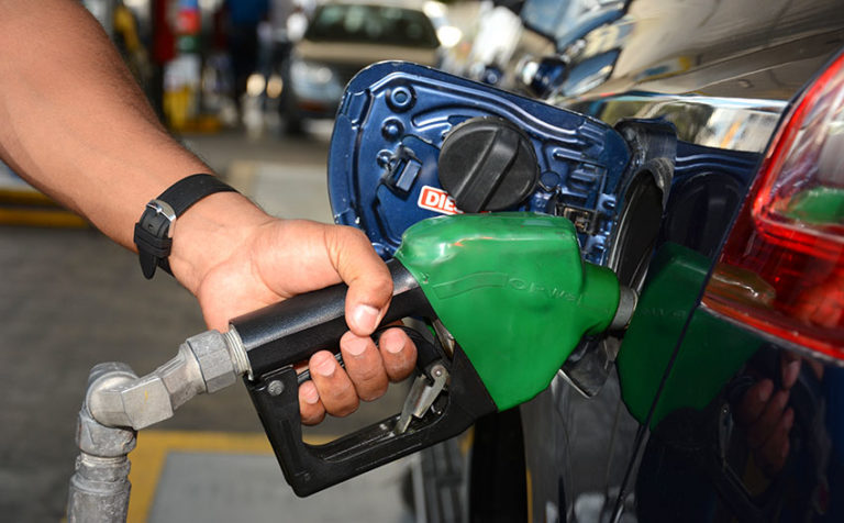 Gasolinas bajan más de 11 pesos y todos los demás combustibles caen de precio
