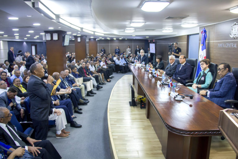 Pleno JCE se reúne con presidentes y secretarios de 158 Juntas Electorales sobre organización elecciones extraordinarias municipales