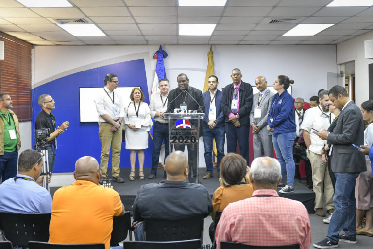 Pleno JCE recibe a la Comisión de Acompañamiento designada en el diálogo nacional del Consejo Económico y Social