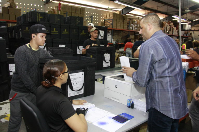 JCE informa ha distribuido hasta la fecha 9,579 kits electorales para Elecciones Extraordinarias Municipales; distribución de escáneres inicia mañana