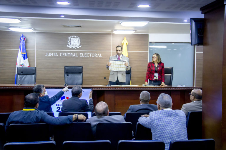 JCE sostiene reunión con partidos políticos sobre formato de boletas de Elecciones Presidenciales, Senatoriales y de Diputaciones del 17 de mayo de 2020